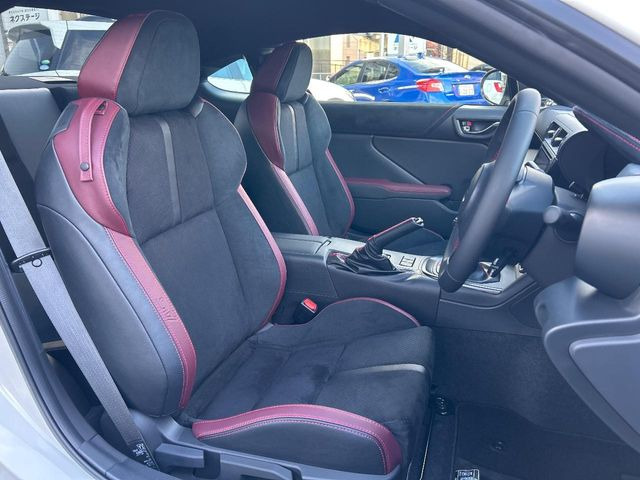 �y�n�[�t���U�[�V�[�g�z�������ƍ���S�n�𗼗������l�C�̃V�[�g���w�ʁE���ʂ̃t�@�u���b�N�f�ނ́A�ʋC���̗ǂ��⊊��ɂ����ɗD��Ă��܂��B�C���╞���ɍ��E���ꂸ���K�ɂ���肢�������܂��B