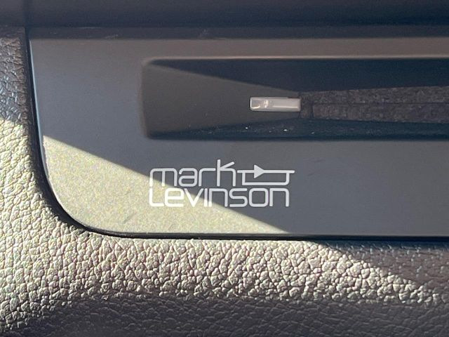 �y�}�[�N���r���\���T�E���h�V�X�e���z���[�J�[�I�v�V�����̍��i�ʃT�E���h�V�X�e���𓋍ځB��p�̃`���[�j���O���{���ꂽ�召�l�X�ȃX�s�[�J�[����ǎ��ȃT�E���h���t�ł��A�Տꊴ���ӂ�鉹����Ԃ����o���܂��B