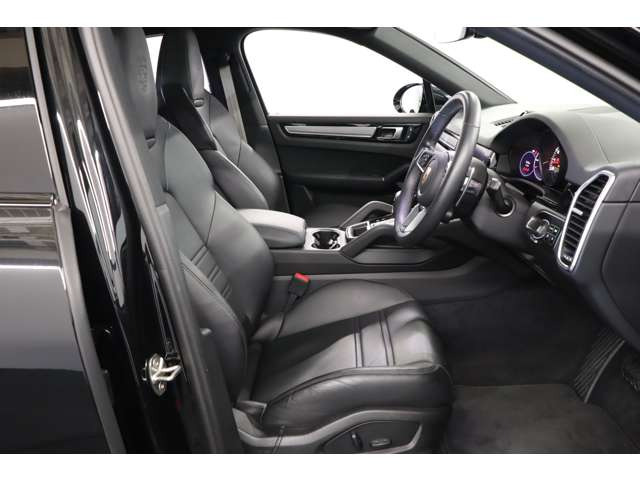 �N�[�y�Ȃ�ł͂̃X�|�[�e�B�[���L�т₩�ȃV���G�b�g�������ł��B