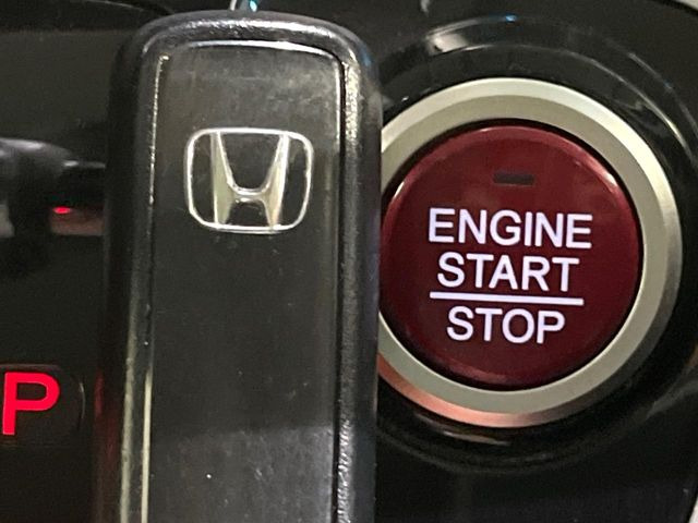 �yHonda�X�}�[�g�L�[�z�J�o����|�P�b�g�ɓ��ꂽ�܂܂ł��h�A�̎{���E�������\�ȃX�}�[�g�L�[�𑕔��B�G���W���̃I���E�I�t�����J�M�����o���K�v����������Ƃ��Ă��֗��ł���