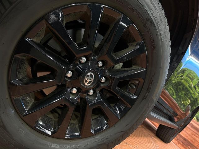 �y����18�C���`�A���~�z�C�[���z�O�ςɃ}�b�`���������A���~�z�C�[���𑕒����Ă���܂��B�e��ЊO�A���~�z�C�[����A�X�^�b�h���X�^�C�����戵�����Ă���܂��B���񂲑��k����������