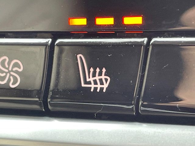 ���S�ȃV�[�g�q�[�^�[:���������ӂ�郌�U�[�V�[�g�ɁA�O�ȁE��ȂɃV�[�g�q�[�^�[�𓋍ڂ��Ă���܂��B