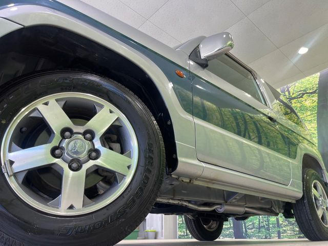 �y�O���[�h��p����15�C���`�A���~�z�C�[���z�f�U�C�����̍��������A���~�z�C�[���𑕒����Ă���܂��B�e��ЊO�A���~�z�C�[����A�X�^�b�h���X�^�C�����戵�����Ă���܂��B���񂲑��k����������