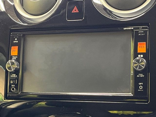 【純正ナビ】人気の純正ナビを装備しております。ナビの使いやすさはもちろん、オーディオ機能も充実!キャンプや旅行はもちろん、通勤や買い物など普段のドライブも楽しくなるはず♪
