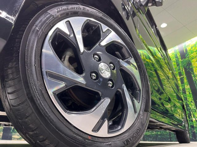 �y����15�C���`�A���~�z�C�[���z�O�ςɃ}�b�`���������A���~�z�C�[���𑕒����Ă���܂��B�e��ЊO�A���~�z�C�[����A�X�^�b�h���X�^�C�����戵�����Ă���܂��B���񂲑��k����������