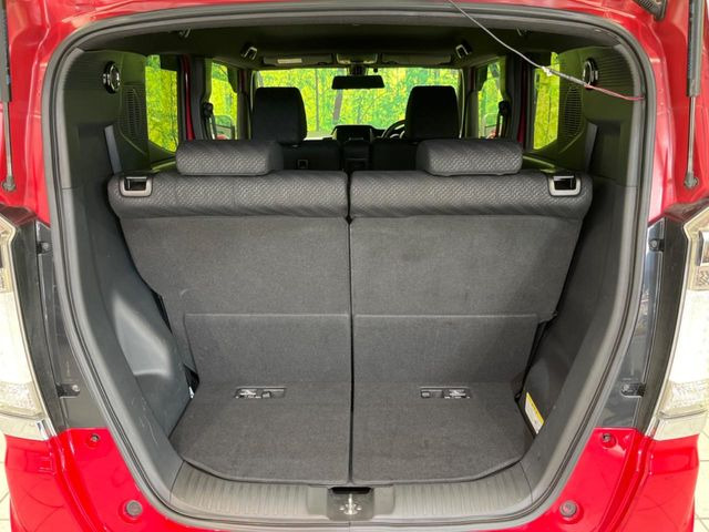 ���i�̂���������ʋ΁A���}���ɏ\���ȉ׎��X�y�[�X���m�ۂ��Ă���܂��B�Z�J���h�V�[�g��|���ƁA�傫�ȉו��̐ύڂ��\�ł���