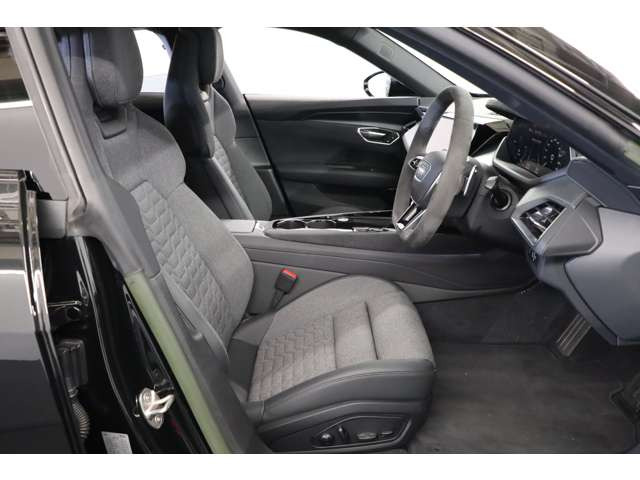 ���Ԃ̓o�[�`�����R�b�N�s�b�g�Ƒ�^�^�b�`�f�B�X�v���C���W����������A���ߖ������g������̗ǂ��d�l�ƂȂ��Ă���܂��B