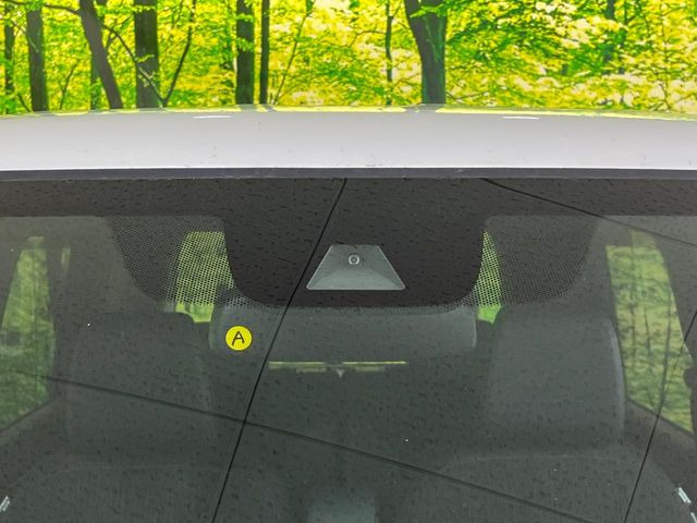 �y�z���_�Z���V���O�z���s���ɑO���̎ԗ�����F�����A�Փ˂������Ȏ��͌x��ƃu���[�L�ŏՓˉ���Ɣ�Q�y�����A�V�X�g�B�����S�Ƀh���C�u�����y���݂��������܂��B