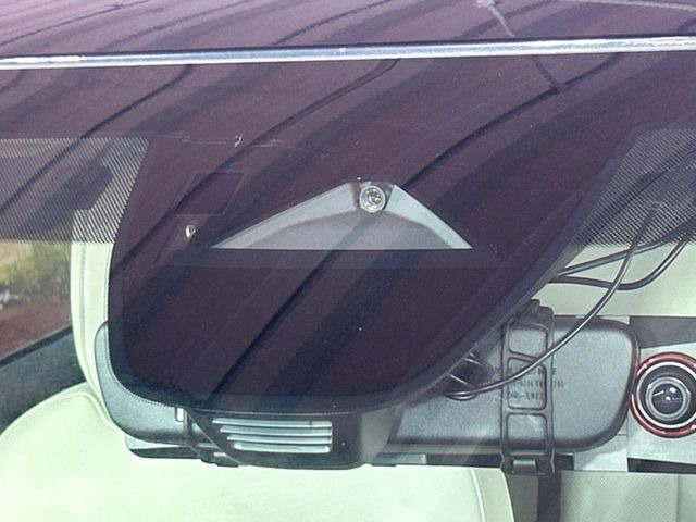 �y�X�}�[�g�V�e�B�u���[�L�T�|�[�g�z�ᑬ���s���ɑO���̎ԗ�����F�����A�Փ˂������Ȏ��͌x��ƃu���[�L�ŏՓˉ���Ɣ�Q�y�����A�V�X�g�B�����S�Ƀh���C�u�����y���݂��������܂��B