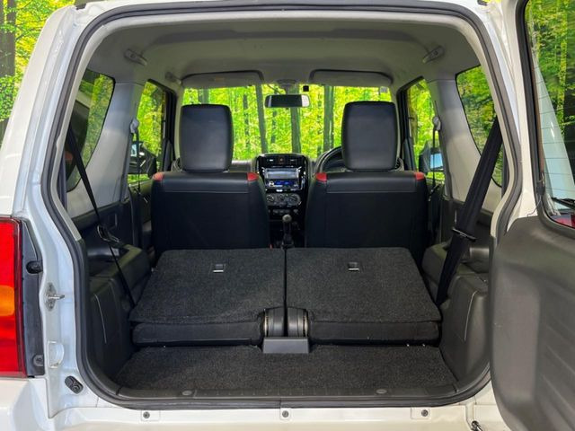 ���i�̂���������ʋ΁A���}���ɏ\���ȉ׎��X�y�[�X���m�ۂ��Ă���܂��B�Z�J���h�V�[�g��|���ƁA�傫�ȉו��̐ύڂ��\�ł���