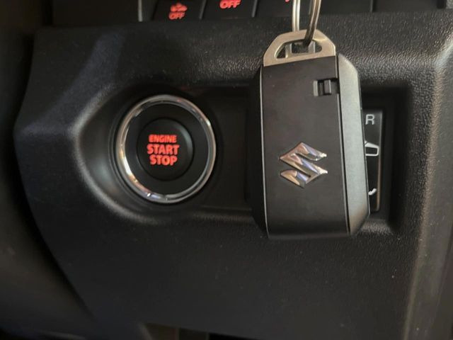 �y�L�[���X�X�^�[�g�V�X�e���z�J�o����|�P�b�g�ɓ��ꂽ�܂܂ł��h�A�̎{���E�������\�ȃX�}�[�g�L�[�𑕔��B�G���W���̃I���E�I�t�����J�M�����o���K�v����������Ƃ��Ă��֗��ł���