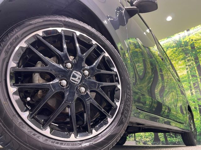 �y����15�C���`�A���~�z�C�[���z�O�ςɃ}�b�`���������A���~�z�C�[���𑕒����Ă���܂��B�e��ЊO�A���~�z�C�[����A�X�^�b�h���X�^�C�����戵�����Ă���܂��B���񂲑��k����������