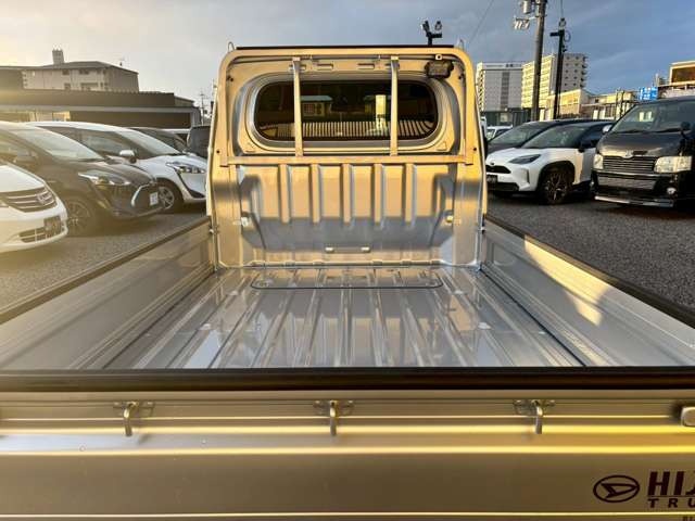 �X���[�N���X����X�̎ԗ��͍Œ�2�N�̈��S�ۏ؂��ʓr�L���ł��t���ł��܂�!�ڍׂ͓��X�X�^�b�t�܂ł��C�y�ɂ��₢���킹�������B