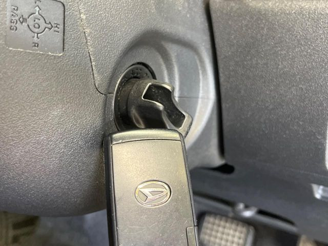 �y�L�[�t���[�V�X�e���z�J�o����|�P�b�g�ɓ��ꂽ�܂܂ł��h�A�̎{���E�������\�ȃX�}�[�g�L�[�𑕔��B�G���W���̃I���E�I�t�����J�M�����o���K�v����������Ƃ��Ă��֗��ł���