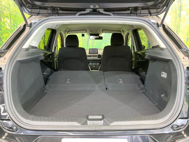 ���i�̂���������ʋ΁A���}���ɏ\���ȉ׎��X�y�[�X���m�ۂ��Ă���܂��B�Z�J���h�V�[�g��|���ƁA�傫�ȉו��̐ύڂ��\�ł���