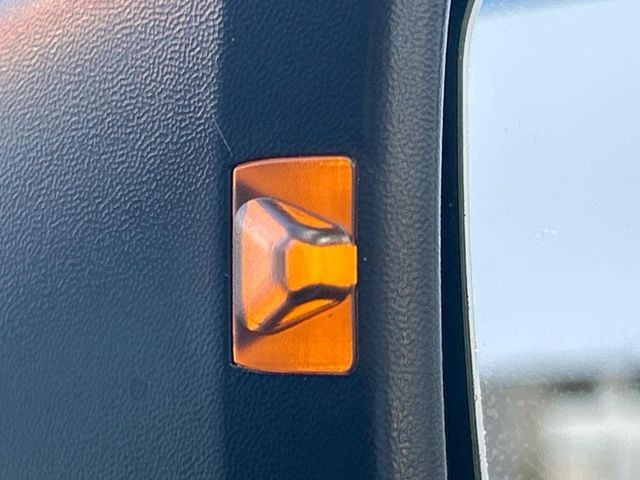 �y�����r�[�N���f�B�e�B�N�V�����z���s���A�h�A�~���[�̎��p�ɂȂ�₷���ӏ��Ɍ㑱�Ԃ��ڋ߂���ƃT�C�h�~���[�t�߂Ɍx����\���A�h���C�o�[�ɒ��ӊ��N�ƁA����̍ۂ̓n���h��������A�V�X�g�����܂��B