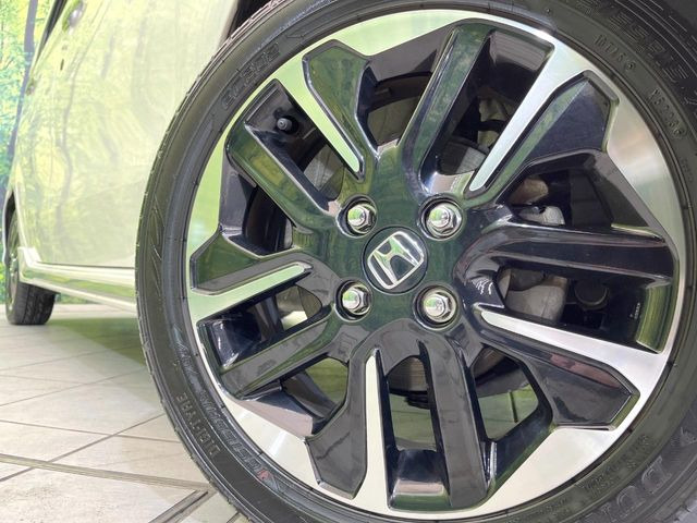 �y����15�C���`�A���~�z�C�[���z�O�ςɃ}�b�`���������A���~�z�C�[���𑕒����Ă���܂��B�e��ЊO�A���~�z�C�[����A�X�^�b�h���X�^�C�����戵�����Ă���܂��B���񂲑��k����������