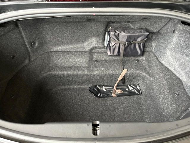 ���i�̂���������ʋ΁A���}���ɏ\���ȉ׎��X�y�[�X���m�ۂ��Ă���܂��B