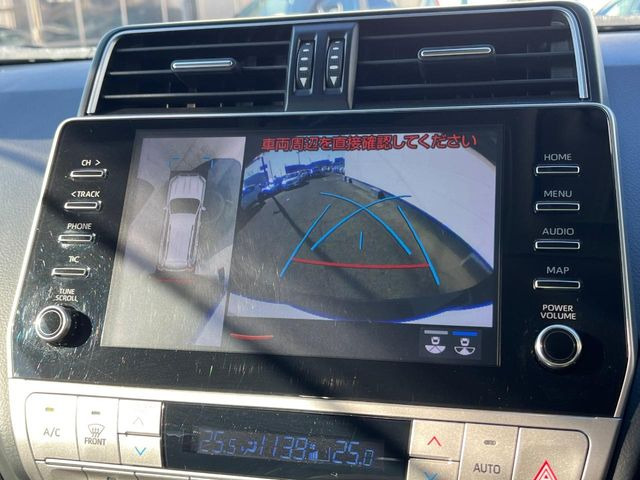 �y�p�m���~�b�N�r���[���j�^�[�z��p�̃J�����ɂ��A�ォ�猩���낵���悤�Ȏ��_��360�x�N���}�̎��͂��m�F���邱�Ƃ��ł��܂������p�������m�F���₷���A�����ꏊ�ł̐؂�Ԃ��⒓�Ԃ��X���[�Y�ɍs���܂��B