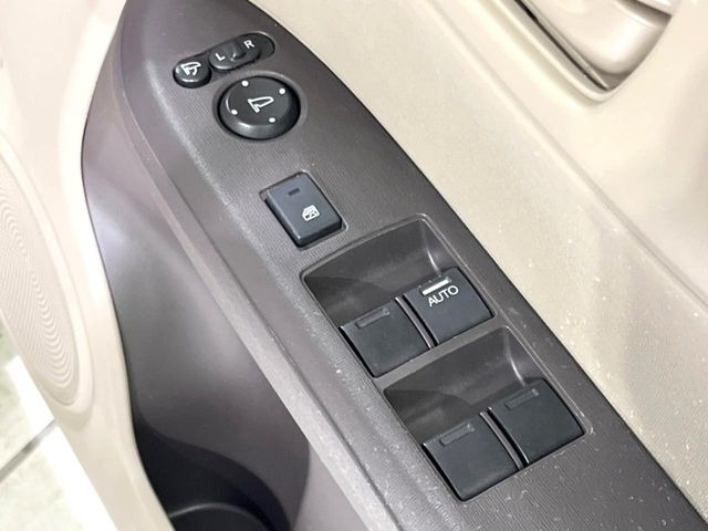 �y�d���i�[�~���[�z�T�C�h�~���[�͓d���i�[���ƂȂ��Ă���A�������ԏ�ł��L�Y�������X�N��}�����܂��B