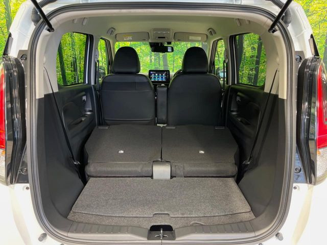 ���i�̂���������ʋ΁A���}���ɏ\���ȉ׎��X�y�[�X���m�ۂ��Ă���܂��B�Z�J���h�V�[�g��|���ƁA�傫�ȉו��̐ύڂ��\�ł���