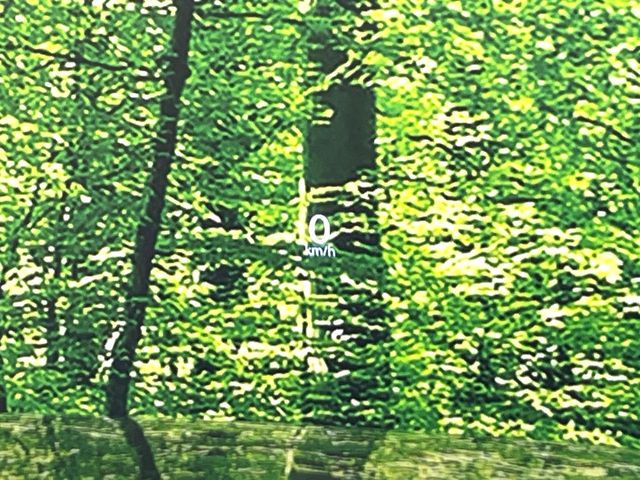 �y�J���[�w�b�h�A�b�v�f�B�X�v���C�z���݂̑��x�⑖�s�����f�W�^���\���ŉ^�]�ȑO���̃K���X�ɓ��e!�J���[�t���Ŏ��F���������A�^�]���ڐ������炳���K�v�ȏ����m�F�ł���̂łƂ��Ă��֗��ň��S!