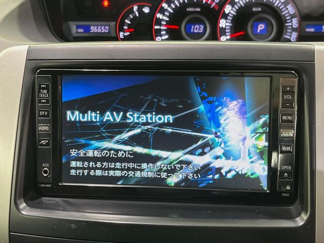 �y�����i�r�z�l�C�̏����i�r�𑕔����Ă���܂��B�i�r�̎g���₷���͂������A�I�[�f�B�I�@�\���[��!�L�����v�◷�s�͂������A�ʋ΂┃�����ȂǕ��i�̃h���C�u���y�����Ȃ�͂���