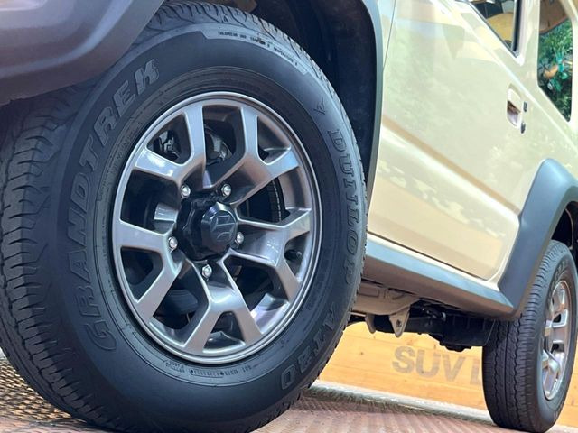 �y����16�C���`�A���~�z�C�[���z�O�ςɃ}�b�`���������A���~�z�C�[���𑕒����Ă���܂��B�e��ЊO�A���~�z�C�[����A�X�^�b�h���X�^�C�����戵�����Ă���܂��B���񂲑��k����������