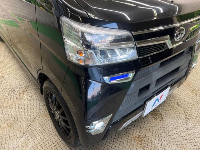 �yLED�w�b�h���C�g�z���V����ԑ��s�����ǍD�Ȏ��E���m�ۂ����S���ĉ^�]�ł��鍂�P�xLED�w�b�h���C�g�𑕔�!�_�����x�������A����d�͂��}�����Ă��܂��B