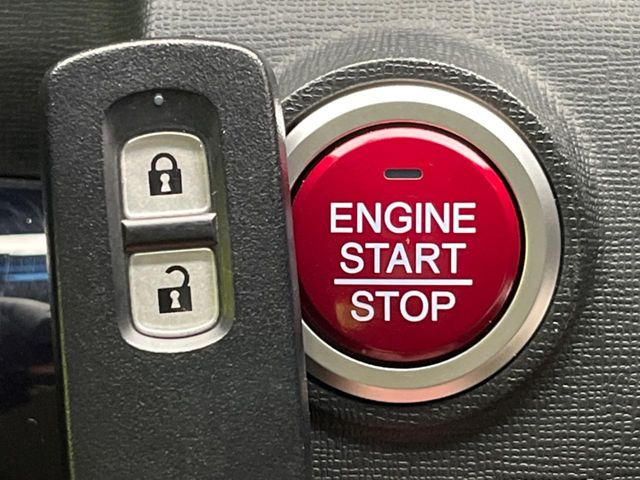 �yHonda�X�}�[�g�L�[�z�J�o����|�P�b�g�ɓ��ꂽ�܂܂ł��h�A�̎{���E�������\�ȃX�}�[�g�L�[�𑕔��B�G���W���̃I���E�I�t�����J�M�����o���K�v����������Ƃ��Ă��֗��ł���