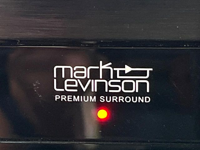 �y�}�[�N���r���\���T�E���h�V�X�e���z���[�J�[�I�v�V�����̍��i�ʃT�E���h�V�X�e���𓋍ځB��p�̃`���[�j���O���{���ꂽ�召�l�X�ȃX�s�[�J�[����ǎ��ȃT�E���h���t�ł��A�Տꊴ���ӂ�鉹����Ԃ����o���܂��B