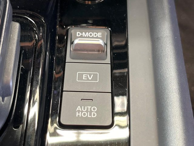 �y�I�[�g�u���[�L�z�[���h�z�M���҂���a�؂Œ�Ԏ��Ƀu���[�L���瑫�𗣂��Ă��A��~��Ԃ�ێ����Ă���܂��B�O�i����Ƃ��̓A�N�Z���𓥂߂Ύ����ŉ��������̂ň��S��X���^�]���y�ɂȂ�܂���