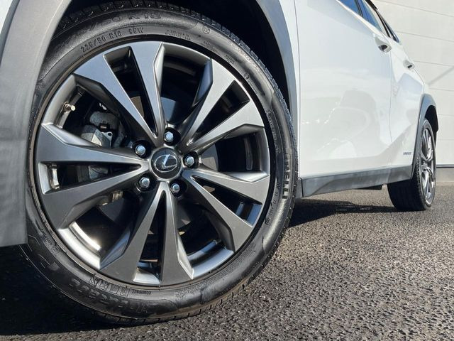 �y����18�C���`�A���~�z�C�[���z�O�ςɃ}�b�`���������A���~�z�C�[���𑕒����Ă���܂��B�e��ЊO�A���~�z�C�[����A�X�^�b�h���X�^�C�����戵�����Ă���܂��B���񂲑��k����������