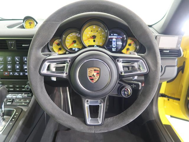 店頭で現車のご確認も頂けますので、是非ご来店ください。ご来店時は事前ご予約をいただけますとスムースにご案内させていただけます。また勝手ながら毎週火曜日と第三水曜日に定休日をいただいております。