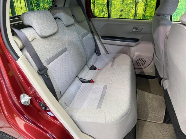 �R���p�N�g�J�[�ł����A�Z�J���h�V�[�g�͏\���ȍL����������K�ɂ���肢�������܂���V�[�g��|���đ傫�ȉו���ς񂾂�ƁA�p�r�̕����L��1��ł��B