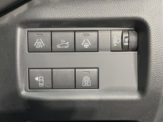 �����[���L�[�s���O�A�V�X�g:���s�Ԑ��̈�E�������Ă����@�\�B���s���ɁA�N���}���Ԑ�����O��Ă��邱�Ƃ��J���������m����ƁA�X�e�A�����O����U�������ăh���C�o�[�Ɍx�����܂��B