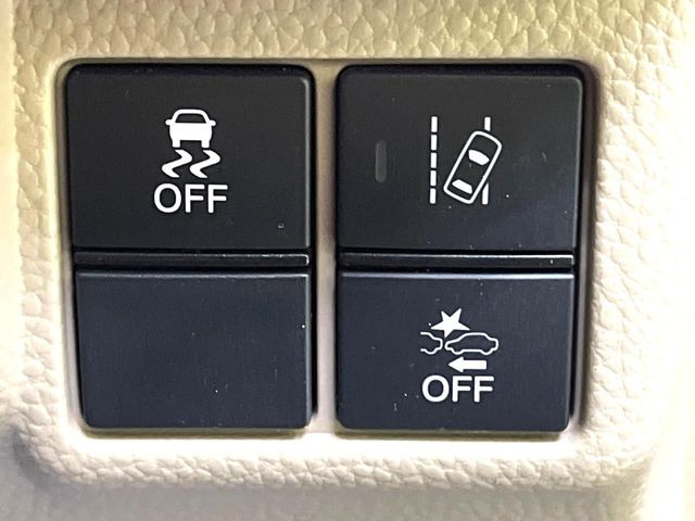 �y�z���_�Z���V���O�z���s���ɑO���̎ԗ�����F�����A�Փ˂������Ȏ��͌x��ƃu���[�L�ŏՓˉ���Ɣ�Q�y�����A�V�X�g�B�����S�Ƀh���C�u�����y���݂��������܂��B