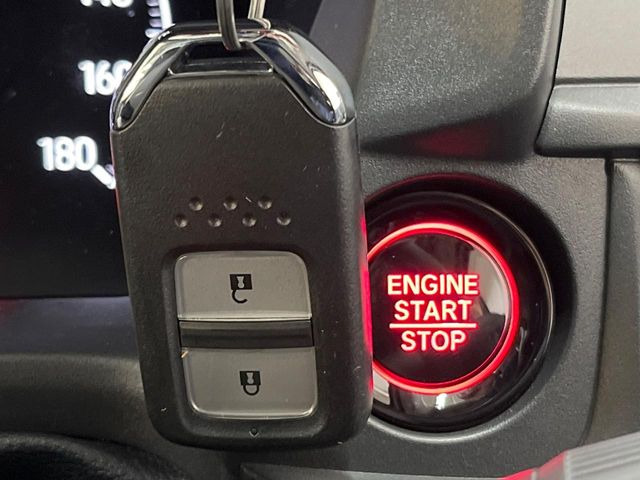 �yHonda�X�}�[�g�L�[�z�J�o����|�P�b�g�ɓ��ꂽ�܂܂ł��h�A�̎{���E�������\�ȃX�}�[�g�L�[�𑕔��B�G���W���̃I���E�I�t�����J�M�����o���K�v����������Ƃ��Ă��֗��ł���