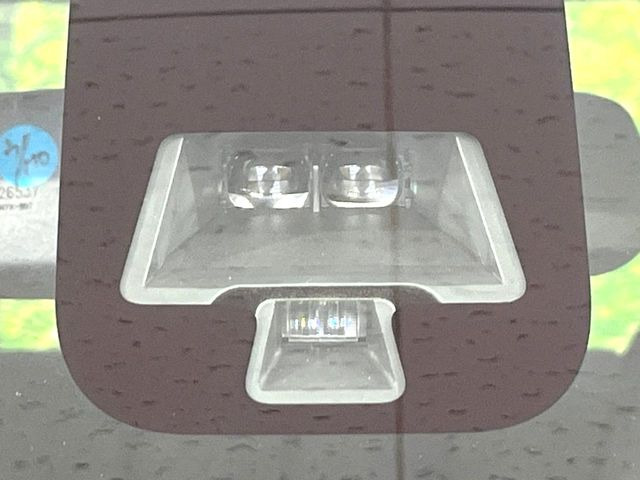 �y�G�}�[�W�F���V�[�u���[�L�z���s���ɑO���̎ԗ�����F�����A�Փ˂������Ȏ��͌x��ƃu���[�L�ŏՓˉ���Ɣ�Q�y�����A�V�X�g�B�����S�Ƀh���C�u�����y���݂��������܂��B