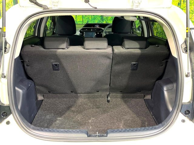 ���i�̂���������ʋ΁A���}���ɏ\���ȉ׎��X�y�[�X���m�ۂ��Ă���܂��B�Z�J���h�V�[�g��|���ƁA�傫�ȉו��̐ύڂ��\�ł���