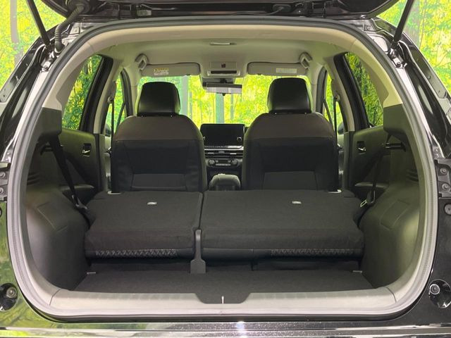 ���i�̂���������ʋ΁A���}���ɏ\���ȉ׎��X�y�[�X���m�ۂ��Ă���܂��B�Z�J���h�V�[�g��|���ƁA�傫�ȉו��̐ύڂ��\�ł���