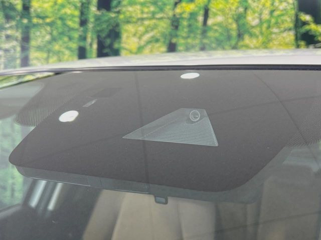 �yi-ACTIVESENSE�z���s���ɑO���̎ԗ�����F�����A�Փ˂������Ȏ��͌x��ƃu���[�L�ŏՓˉ���Ɣ�Q�y�����A�V�X�g�B�����S�Ƀh���C�u�����y���݂��������܂��B