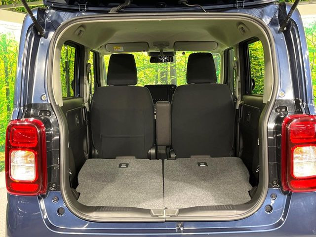 ���i�̂���������ʋ΁A���}���ɏ\���ȉ׎��X�y�[�X���m�ۂ��Ă���܂��B�Z�J���h�V�[�g��|���ƁA�傫�ȉו��̐ύڂ��\�ł���