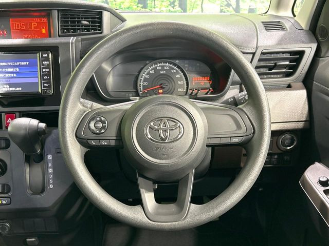 �C���e���A�ɍ��킹���f�U�C���̃X�e�A�����O�́A�^�]�������̂��Ƃ��l���A�^�]���₷���`��A�傫���ł��B�����x�A���ۂɐG���Ă��m���߂��������B