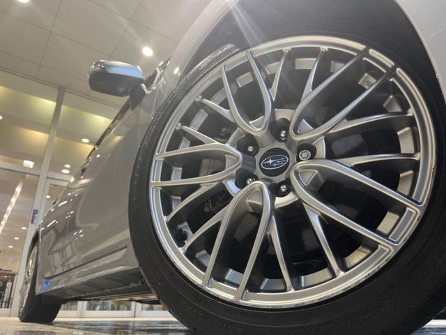 �y����18�C���`�A���~�z�C�[���z�O�ςɃ}�b�`���������A���~�z�C�[���𑕒����Ă���܂��B�e��ЊO�A���~�z�C�[����A�X�^�b�h���X�^�C�����戵�����Ă���܂��B���񂲑��k����������