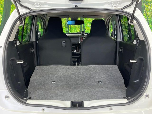 ���i�̂���������ʋ΁A���}���ɏ\���ȉ׎��X�y�[�X���m�ۂ��Ă���܂��B�Z�J���h�V�[�g��|���ƁA�傫�ȉו��̐ύڂ��\�ł���