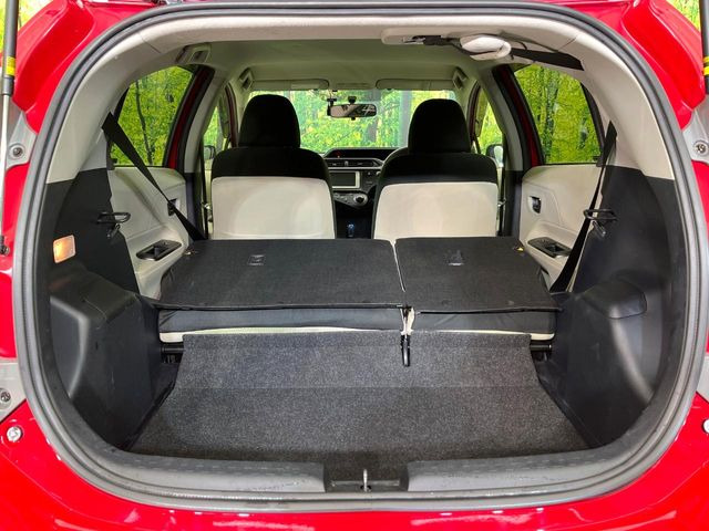 ���i�̂���������ʋ΁A���}���ɏ\���ȉ׎��X�y�[�X���m�ۂ��Ă���܂��B�Z�J���h�V�[�g��|���ƁA�傫�ȉו��̐ύڂ��\�ł���