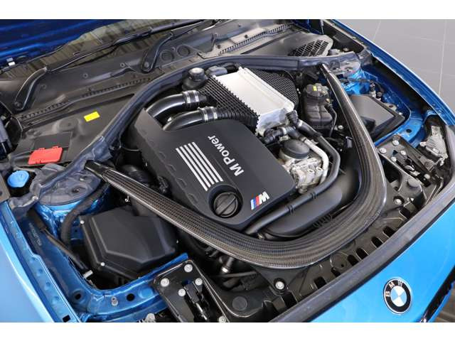 <��v����>3.0L ����6�C��DOHC�c�C���^�[�{�A410ps/56.1kgm�A�S��&times;�S��&times;�S��mm 4475&times;1855&times;1410mm�A�ԗ��d�� 1610kg