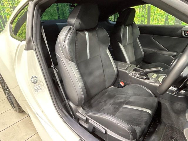 �y�n�[�t���U�[�V�[�g�z�������ƍ���S�n�𗼗������l�C�̃V�[�g���w�ʁE���ʂ̃t�@�u���b�N�f�ނ́A�ʋC���̗ǂ��⊊��ɂ����ɗD��Ă��܂��B�C���╞���ɍ��E���ꂸ���K�ɂ���肢�������܂��B