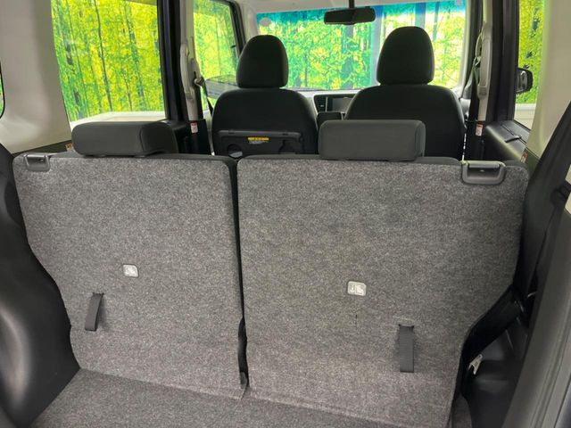 ���i�̂���������ʋ΁A���}���ɏ\���ȉ׎��X�y�[�X���m�ۂ��Ă���܂��B�Z�J���h�V�[�g��|���ƁA�傫�ȉו��̐ύڂ��\�ł���